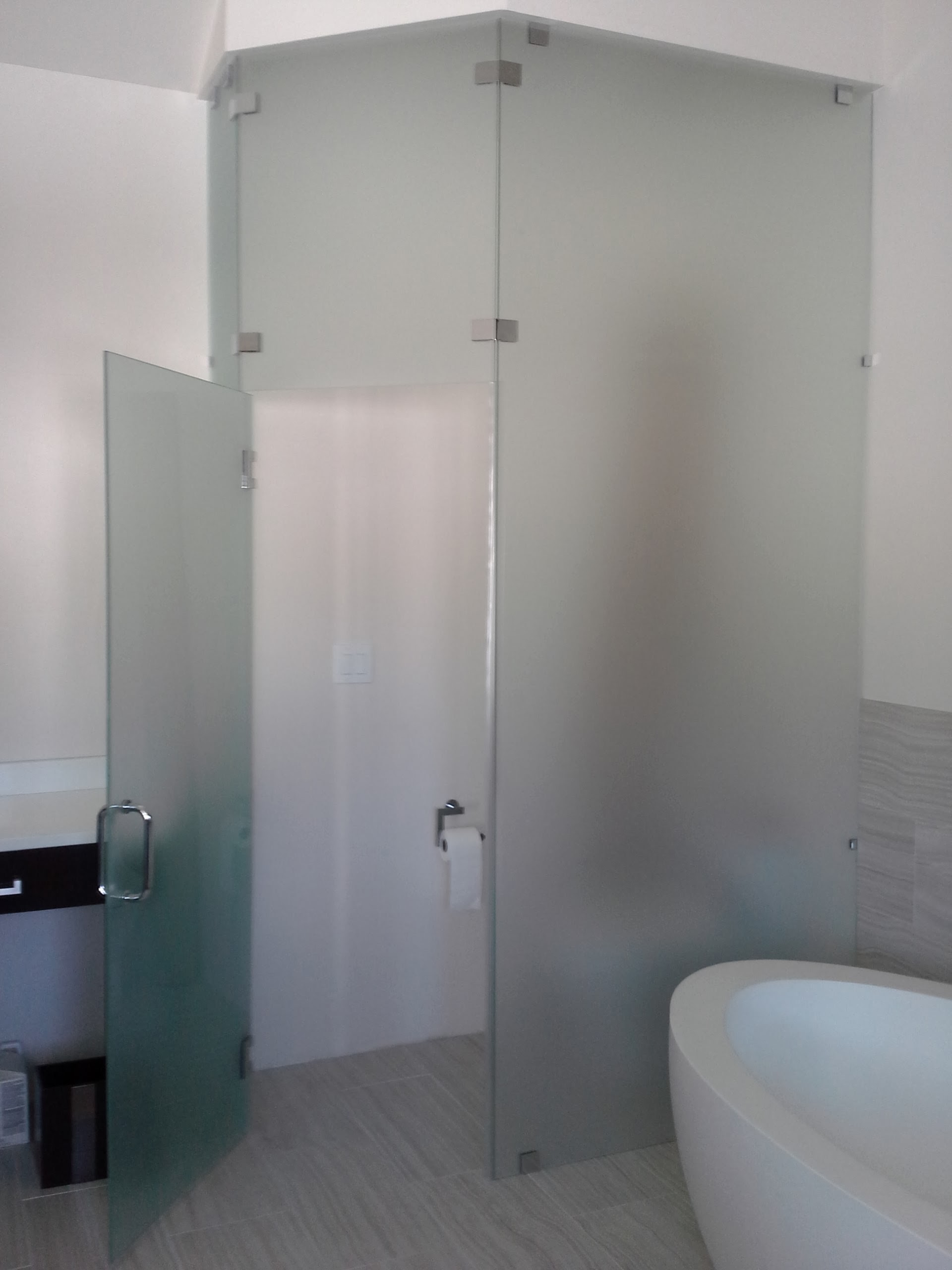 Neo-Angle Toliet Area (Door Open)